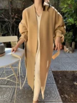 Vêtement long en laine pour style raffiné