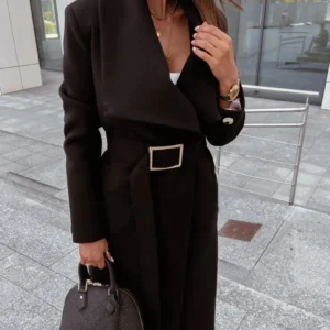 Manteau kimono noir avec ceinture pour un style élégant