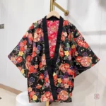 Vêtement Kimono noir avec design floral pour femme