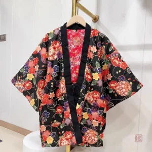 Vêtement Kimono noir avec design floral pour femme