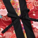 Vêtement kimono féminin à fleurs rouges