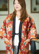 Kimono fleuri rouge, style élégant pour femme