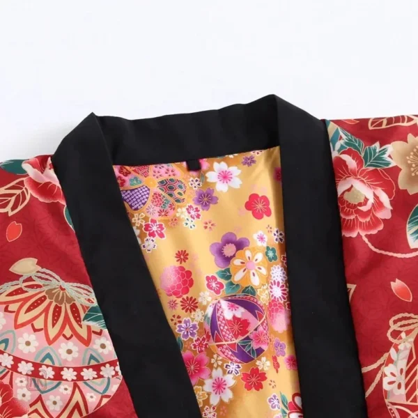 Kimono rouge avec design floral pour femme