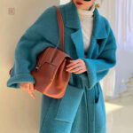 Vêtement long élégant pour femme en bleu clair