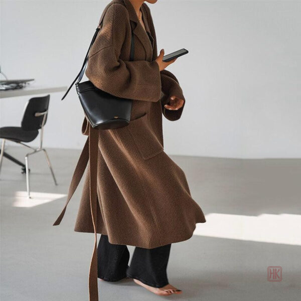 Manteau long marron, idéal pour l'automne