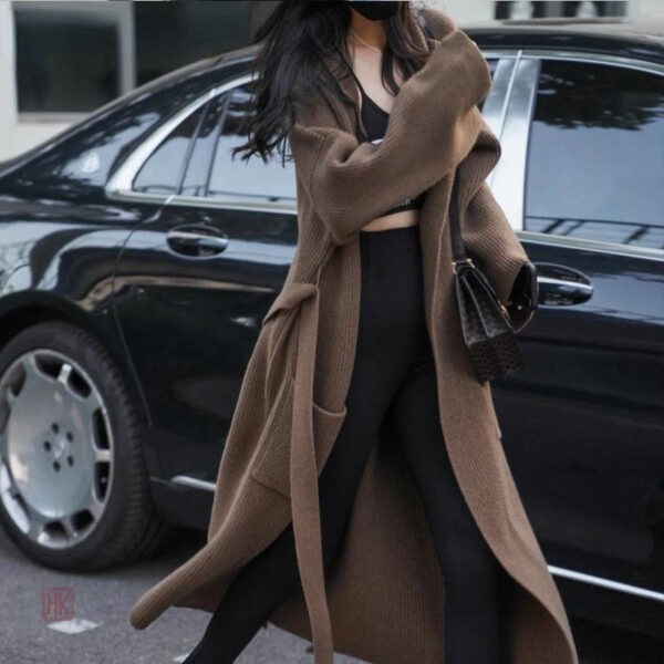 Style long et fluide, manteau marron femme
