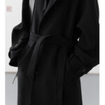 Manteau noir avec coupe kimono pour l’hiver