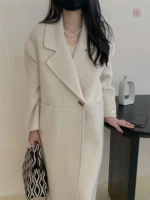 Kimono mi-long avec design moderne pour femme