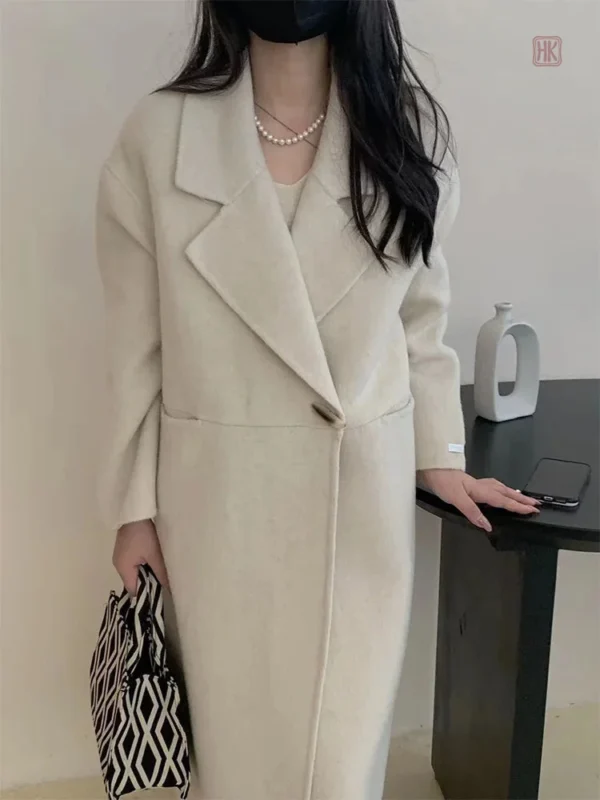 Kimono mi-long avec design moderne pour femme