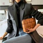 Manteau noir en cuir pour femme élégant