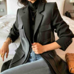 Vêtement kimono en cuir noir pour femme