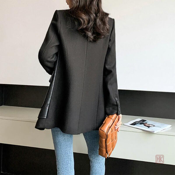 Kimono noir en cuir féminin, style intemporel