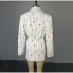 Vêtement kimono féminin avec imprimé floral coloré