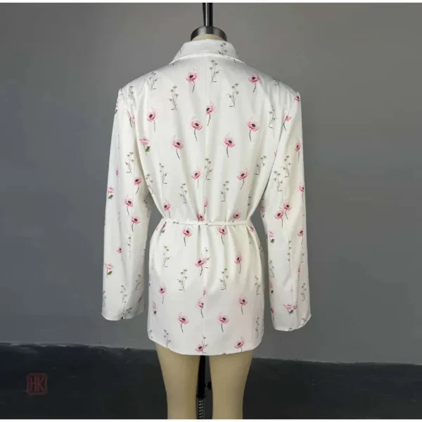Vêtement kimono féminin avec imprimé floral coloré