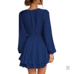 Kimono en satin bleu marine pour un style chic