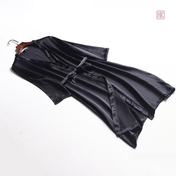 Kimono féminin en soie, alliant confort et style