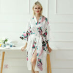 Peignoir kimono blanc avec motif élégant pour femme