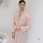 Peignoir satin chic pour homme