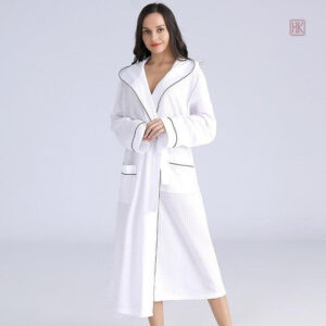 Peignoir kimono femme en blanc, style moderne