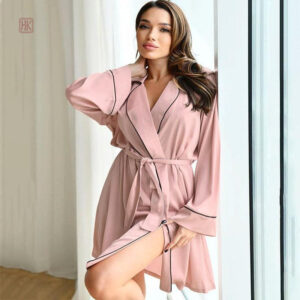 Kimono femme en rose doux, élégant et confortable