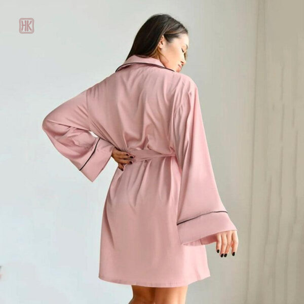 Peignoir léger en rose pour une touche de douceur