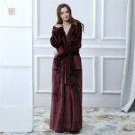 Vêtement d'intérieur femme, peignoir hiver stylé et pratique