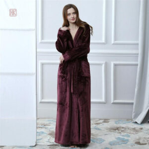 Vêtement d'intérieur femme, peignoir hiver stylé et pratique