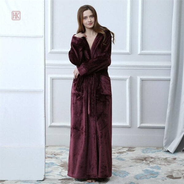 Vêtement d'intérieur femme, peignoir hiver stylé et pratique