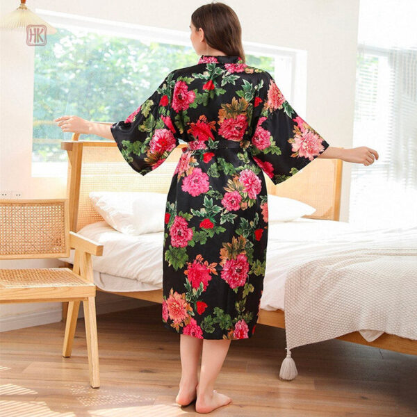 Peignoir femme coloré, idéal pour le spa