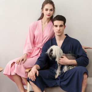 Peignoir doux en rose pour femme, style kimono chic