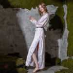 Peignoir femme avec motifs floraux délicats