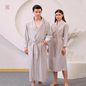 Peignoir homme en gris, style kimono élégant