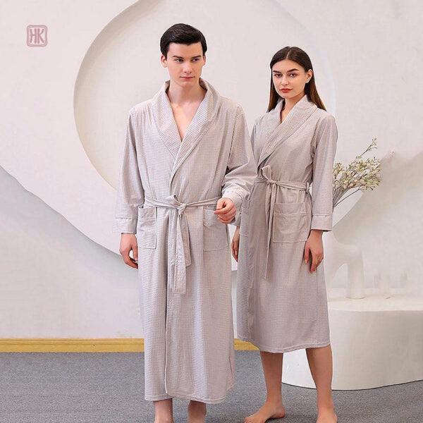 Peignoir homme en gris, style kimono élégant