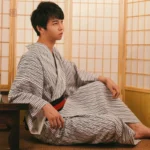 Vêtement d'intérieur homme en design kimono traditionnel