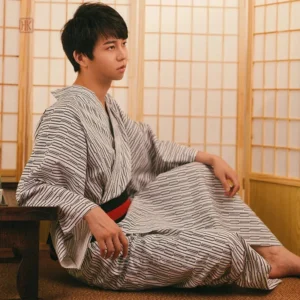 Vêtement d'intérieur homme en design kimono traditionnel