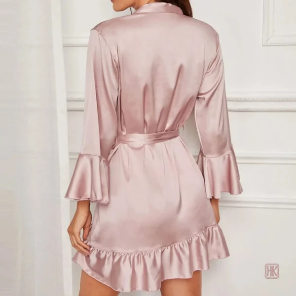 Peignoir confortable en tissu doux avec détails froufrous