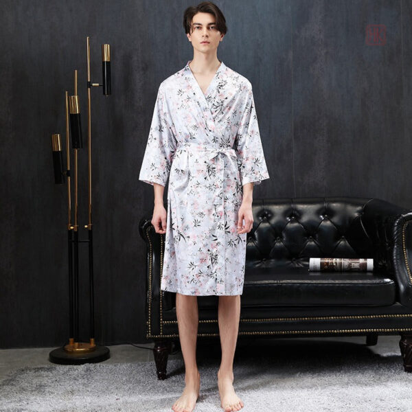 Kimono blanc élégant avec design floral pour homme
