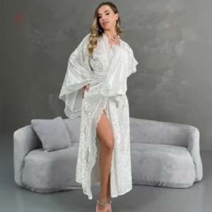 Kimono Blanc en tissu velouté pour un confort optimal