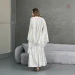 Peignoir doux et élégant, idéal pour la détente à la maison