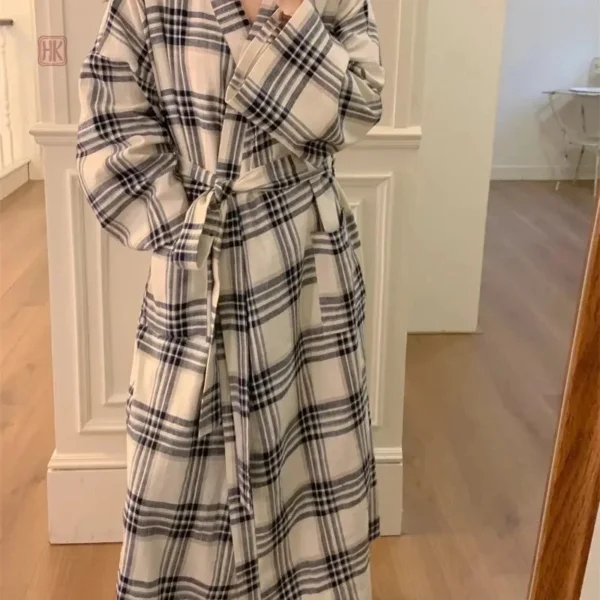Vêtement de nuit femme, design à carreaux