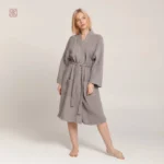 Kimono de nuit doux et élégant