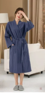 Peignoir féminin en tissu naturel