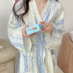 Peignoir bleu vintage, style kimono pour les soirées détente