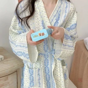 Peignoir bleu vintage, style kimono pour les soirées détente