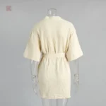Vêtement d'intérieur kimono féminin beige manches courtes