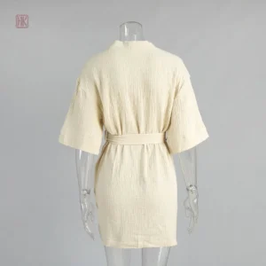 Vêtement d'intérieur kimono féminin beige manches courtes