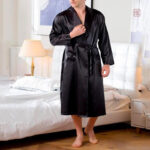 Peignoir homme en noir, style kimono