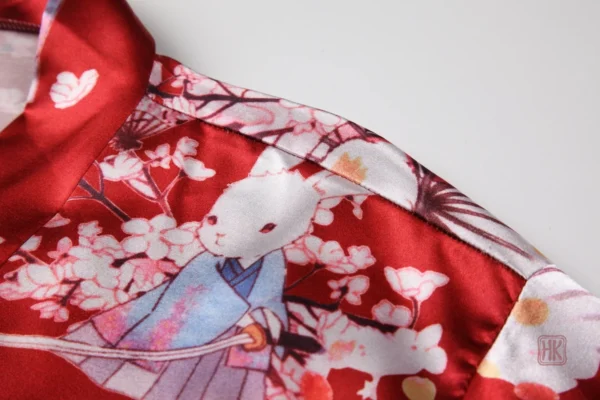 Peignoir féminin avec design fleuri
