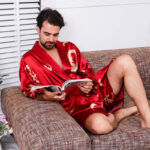 Vêtement de bain masculin en satin