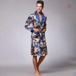 Peignoir élégant en soie, style kimono pour homme